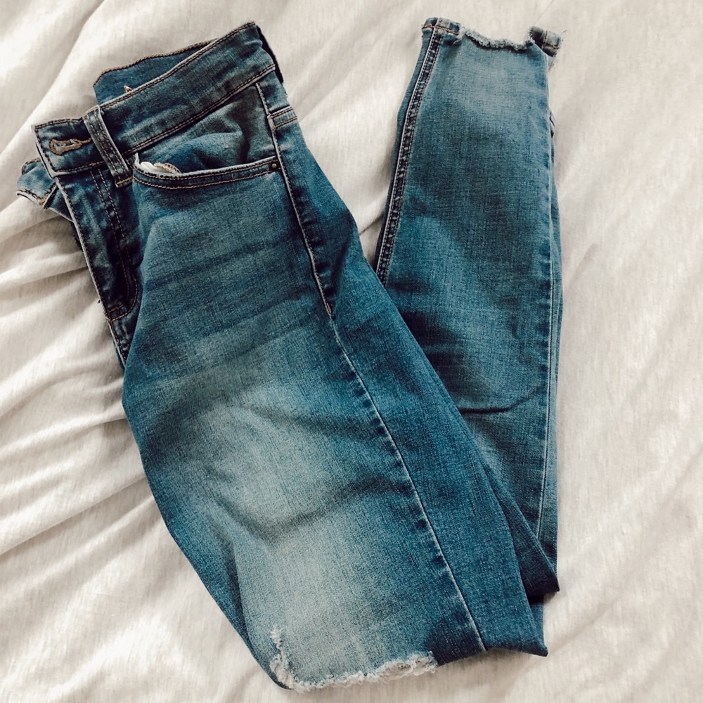 Isabella’s cabinet mid rise jeans